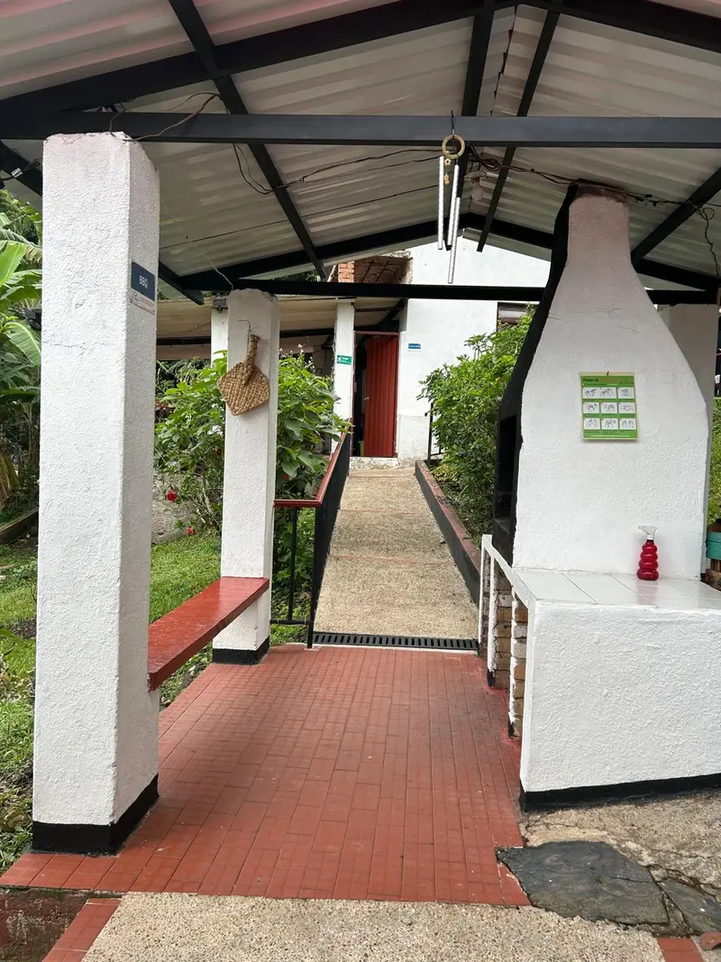 Zona de parrilla bajo techo