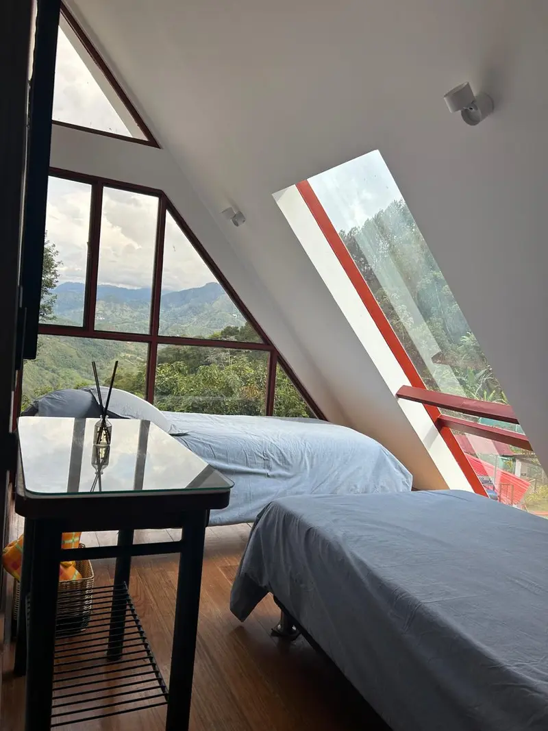 Habitación con vista inclinada al paisaje